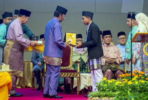 hmnuzul18.jpg